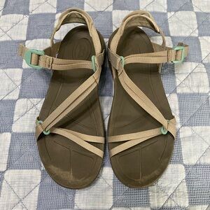 Women’s Teva Sandals 7